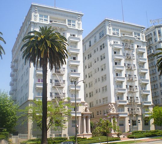 538px-Bryson_Apartment_Hotel,_Los_Angeles